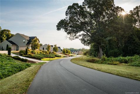 6935 Pin Oaks Drive sold home in Pin Oaks, Denver, NC