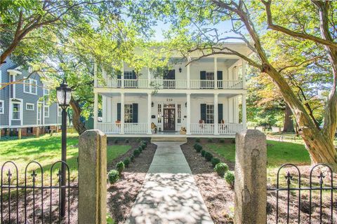 229 W Bank Street