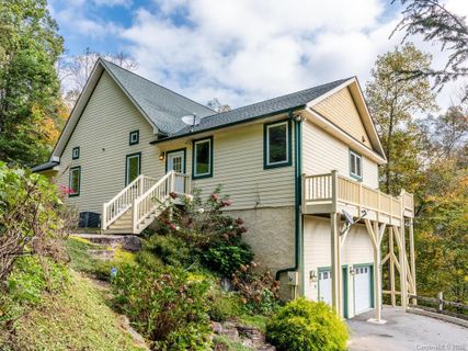 86 Tuckaway Ridge Drive sold home in Tuckaway Ridge, Hendersonville, NC