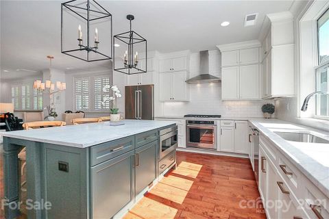 1216 Cotswold Place
