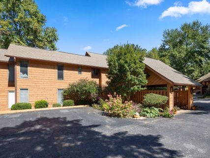 17 Village Drive sold home in Racquet Club Village, Asheville, NC