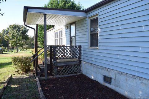 2320 Pathfinder Street sold home in Trail Winds, Newton, NC