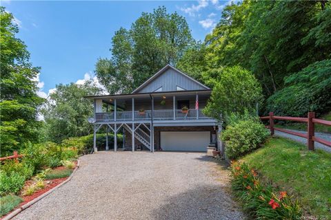 1565 Harrietts Trail sold home in Wolf Pen Meadows, Waynesville, NC