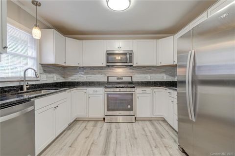 241 Lakeside Avenue sold home in Lakeside Park, Davidson, NC