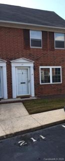 1300 Larchmont Place