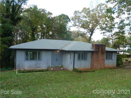 5525 W Sugar Creek Road sold home in Sugar Creek, Charlotte, NC