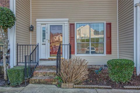 1016 Surry Lane
