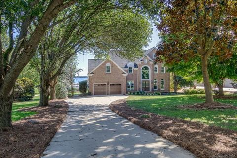 138 Clearwater Lane sold home in Royal Pointe, Mooresville, NC
