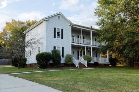 5147 Daffodil Lane