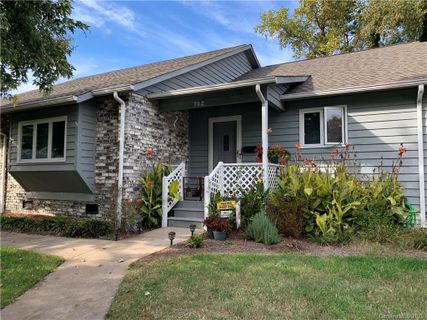 702 Wellington Hills Circle