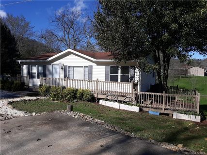 16 Shady Oak Lane sold home in Mary Ellen Brown, Arden, NC