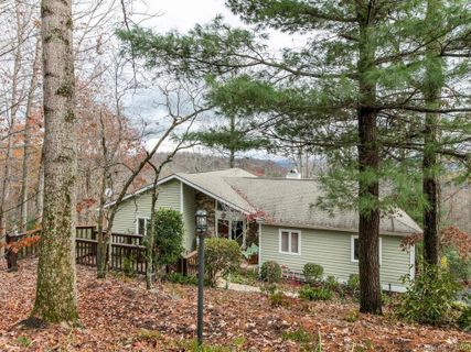 160 Sunny Ridge Road sold home in Wildwood Heights, Laurel Park, NC
