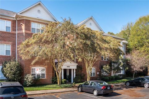 5601 Fairview Road 22