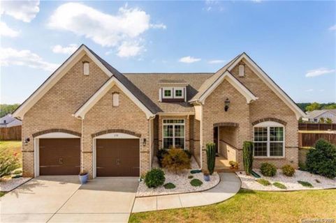 138 W Warfield Drive