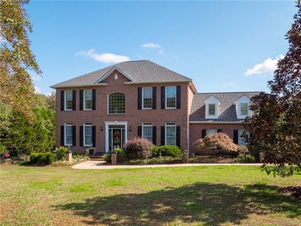 1001 Nickalaus Drive sold home in Heather Glen, Matthews, NC