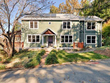 8 Lynmar Avenue