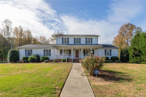 712 Huntingtowne Drive