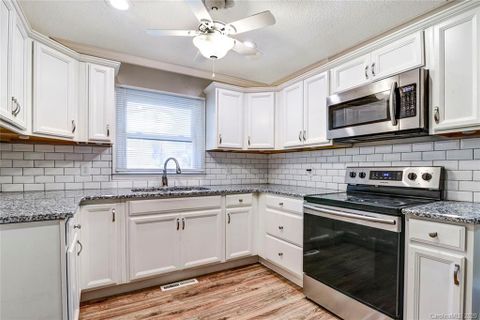 2027 Redwood Circle sold home in Northwoods, Kings Mountain, NC