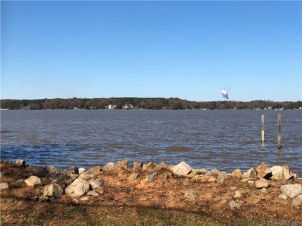 8250 Peninsula Lane 18 sold home in Mountain Creek Shores, Sherrills Ford, NC