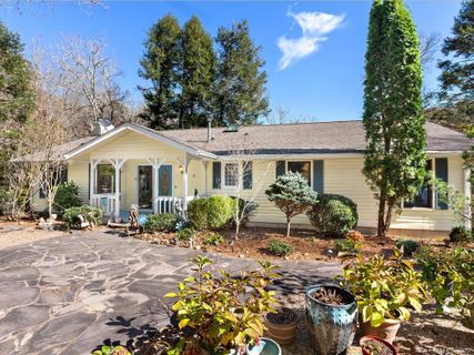 102 Burnside Trail sold home in Twin Brooks, Hendersonville, NC