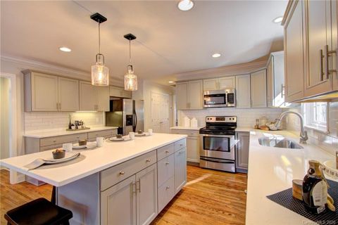 1811 Arnold Drive sold home in Bradley Hills, Charlotte, NC