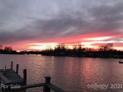 1011 Hickory Point Drive sold home in High Rock Lake, Lexington, NC