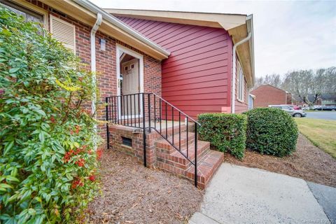 1300 Larchmont Place 503