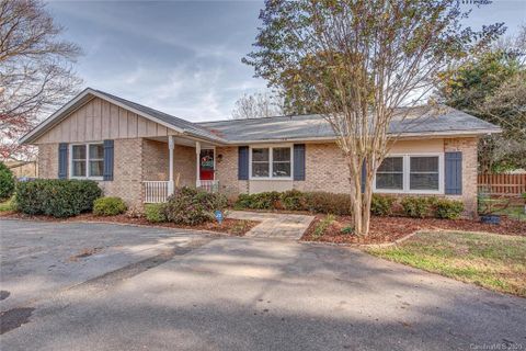 312 Paradise Circle