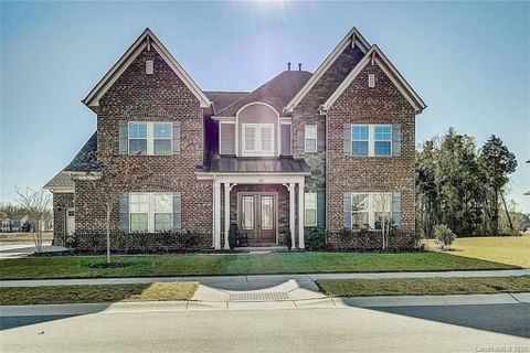 2525 Red Maple Lane