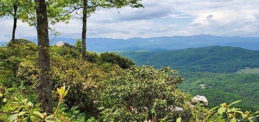 8 Sahalee Trail sold home in Blue Moon on Pinnacle Peak, Hendersonville, NC