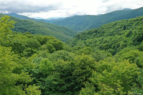 37 Bobtail Drive sold home in Crystal Tree, Waynesville, NC