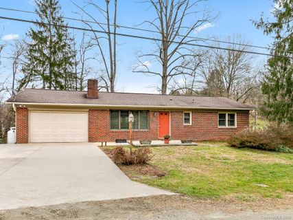 104 Twin Brook Drive sold home in Twin Brooks, Hendersonville, NC