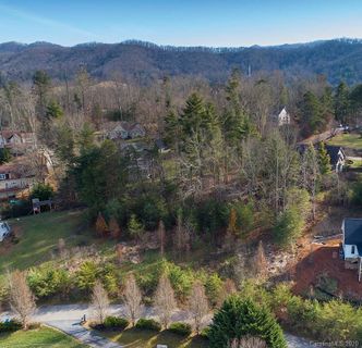 25 Old Farm House Road sold home in Jupiter Hills, Weaverville, NC
