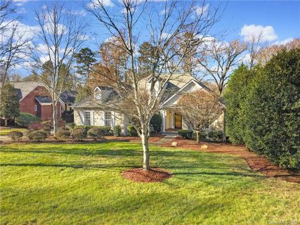 10300 Crestwood Drive sold home in Lake Providence Estates, Charlotte, NC