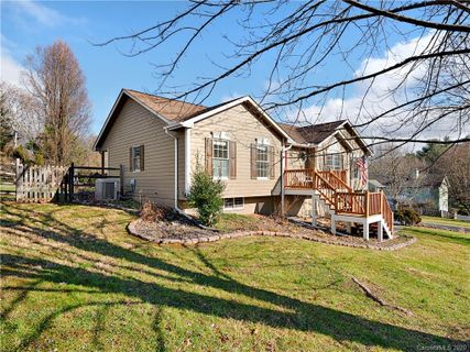 15 Mallory Meadows Court sold home in Mallory Meadows, Arden, NC