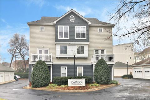 1036 W 1st Street sold home in Oak Park at 3rd Ward, Charlotte, NC