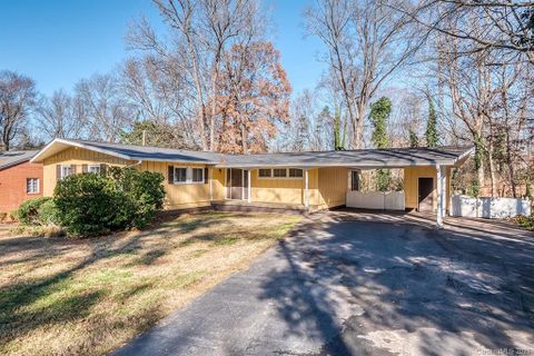 3401 Woodbine Lane
