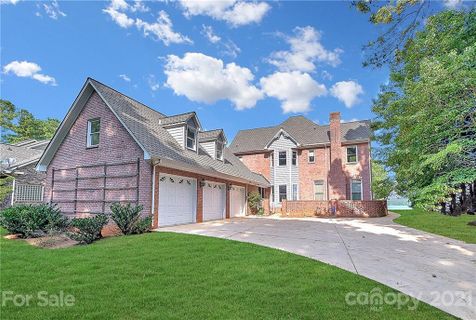 8019 Ravenwood Lane