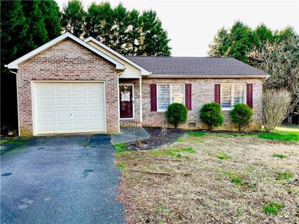 5115 36th Street Drive sold home in Spring Lake, Hickory, NC