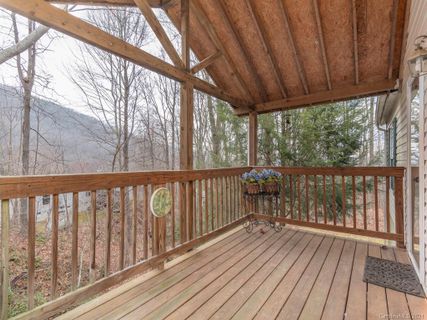 39 Inglewood Cove Road sold home in Country Place Of Waynesville, Waynesville, NC