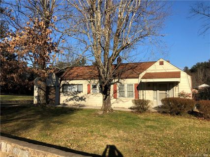 407 W Chestnut Drive