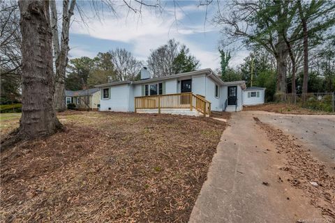 1074 Evergreen Circle