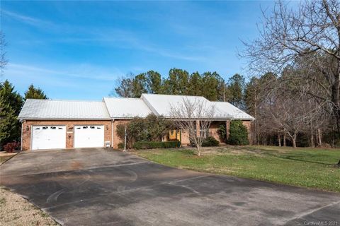 5776 Ellenwood Road