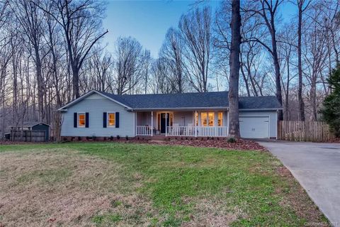 7806 Pinetuck Lane