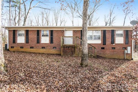 3681 Shannon Loop