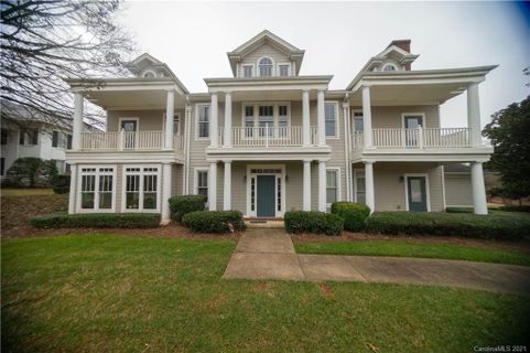1056 The Glen Street