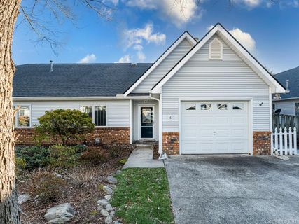 6 Silver Place sold home in Mountainbrook Village, Black Mountain, NC