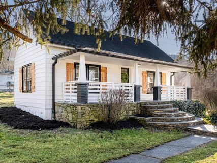 136 Fountain Way