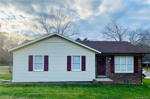 715 West Pine Circle