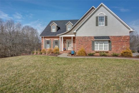 1021 Posting Place sold home in Hunters Pointe, Shelby, NC